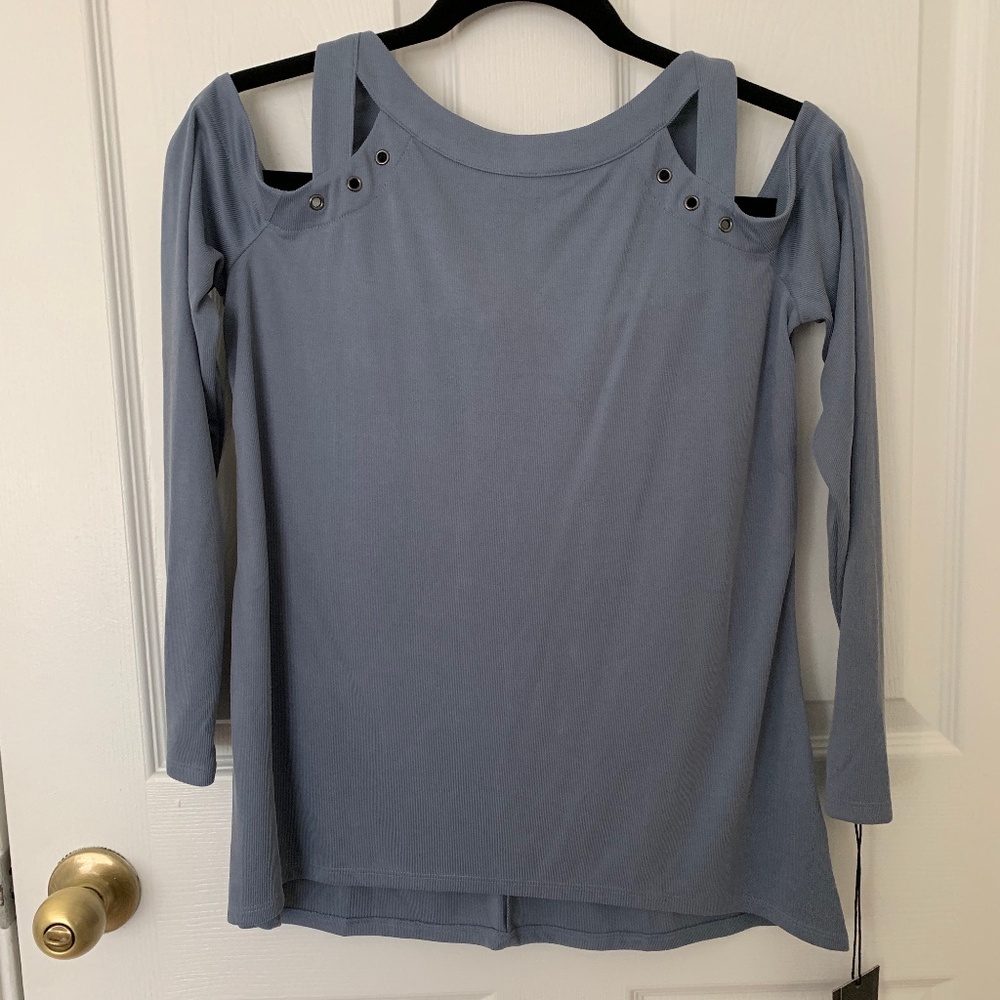 Rock&Republic Cold Shoulder Top Size Small NWT